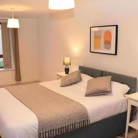 2 Bed 2 Bath Apartment & Parking - Lgw 10Min Drive Crawley  Bagian luar foto