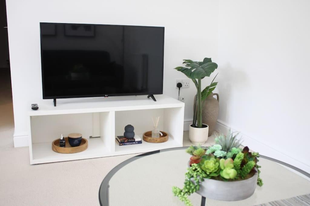 2 Bed 2 Bath Apartment & Parking - Lgw 10Min Drive Crawley  Bagian luar foto