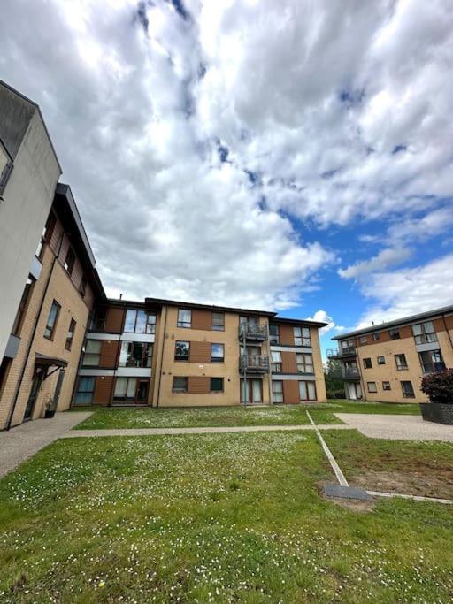 2 Bed 2 Bath Apartment & Parking - Lgw 10Min Drive Crawley  Bagian luar foto