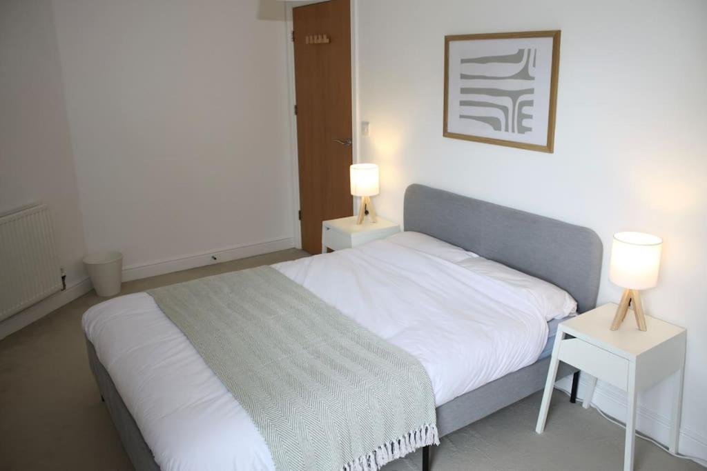 2 Bed 2 Bath Apartment & Parking - Lgw 10Min Drive Crawley  Bagian luar foto