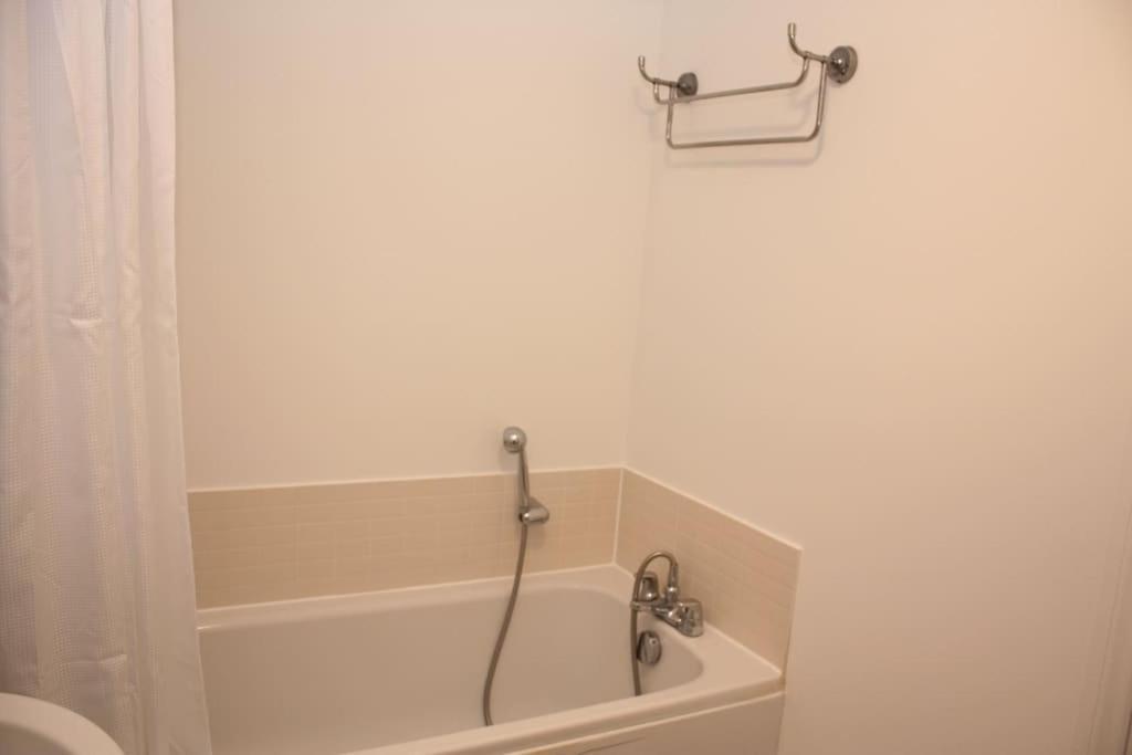 2 Bed 2 Bath Apartment & Parking - Lgw 10Min Drive Crawley  Bagian luar foto