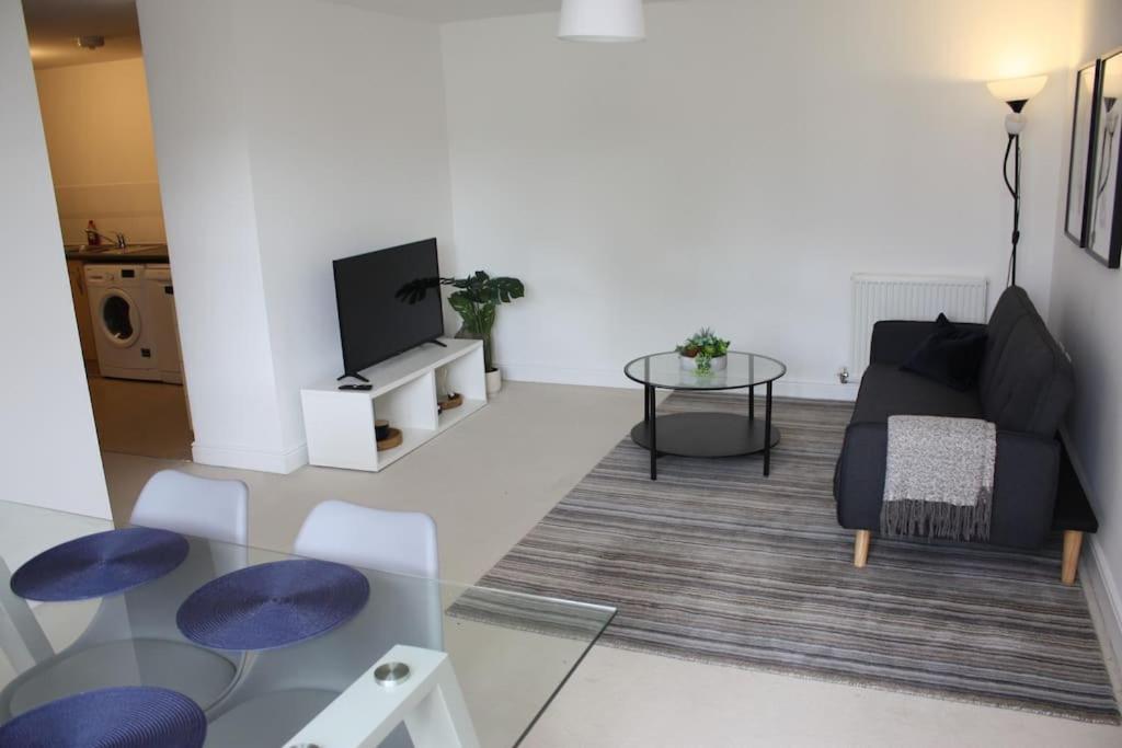 2 Bed 2 Bath Apartment & Parking - Lgw 10Min Drive Crawley  Bagian luar foto